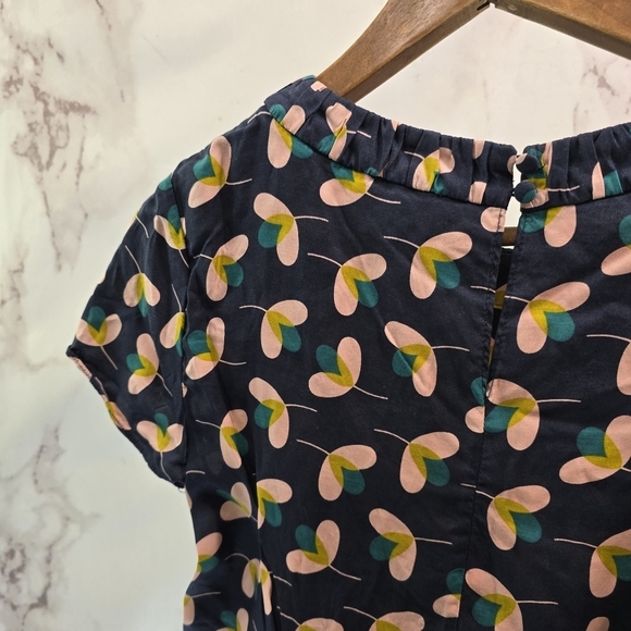 Boden Shirt Womens US 6 UK 10 Small Navy Pink Green Print Carey Blouse Short V - Picture 6 of 9